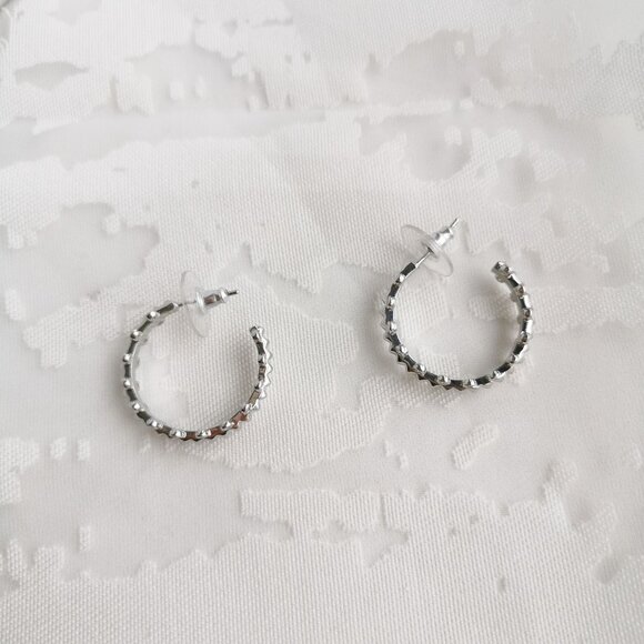 Kendra Scott Jada Silver Small Hoop Earrings White Crystal - Picture 3 of 3